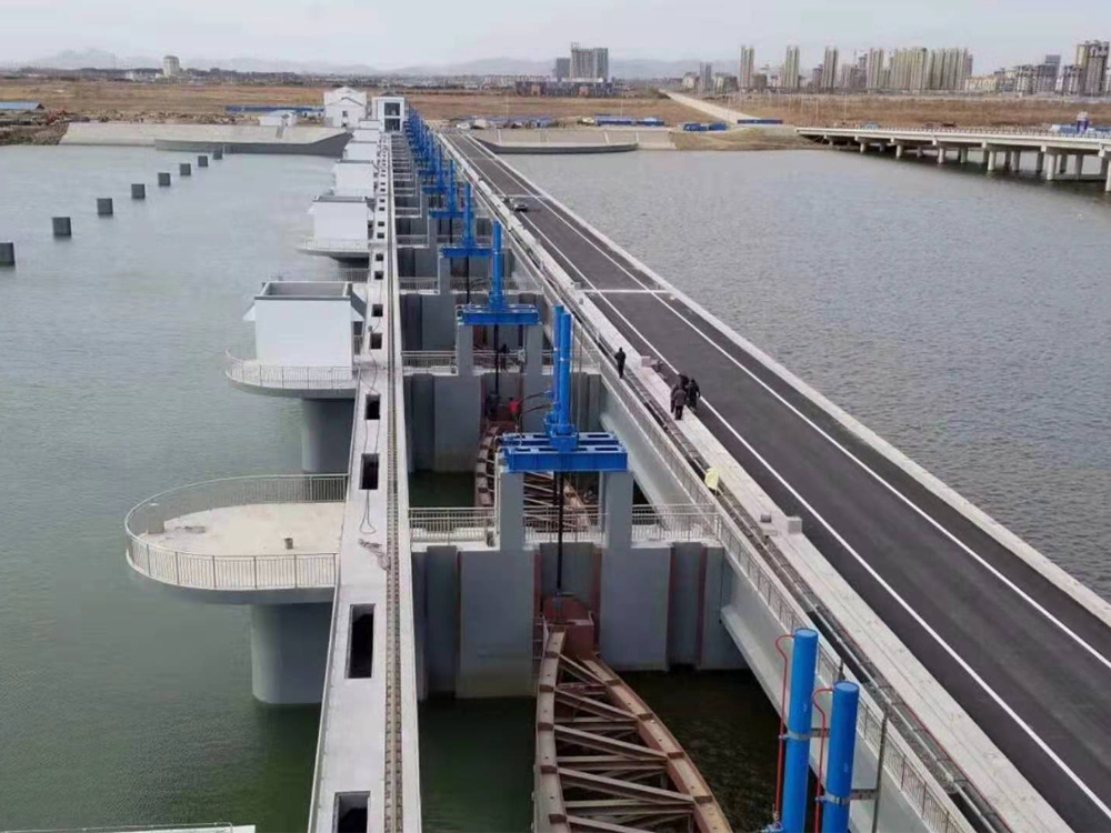 威海香水河擋潮閘，雙曲拱弧形結(jié)構(gòu)，獲發(fā)明專利